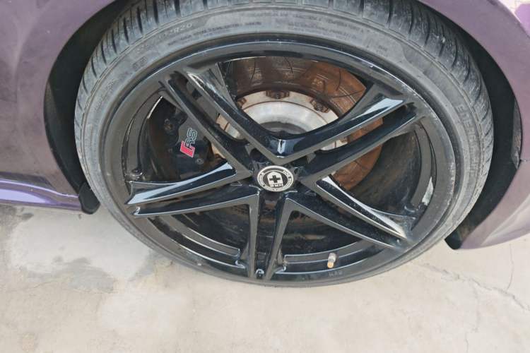 Used Audi RS 5 2013 RS 5 Cabriolet Right Front Wheel Hub