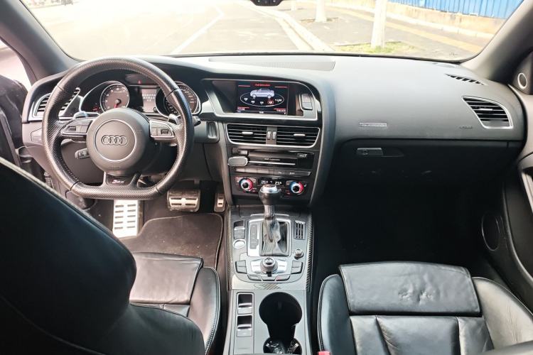 Used Audi RS 5 2013 RS 5 Cabriolet Center Console