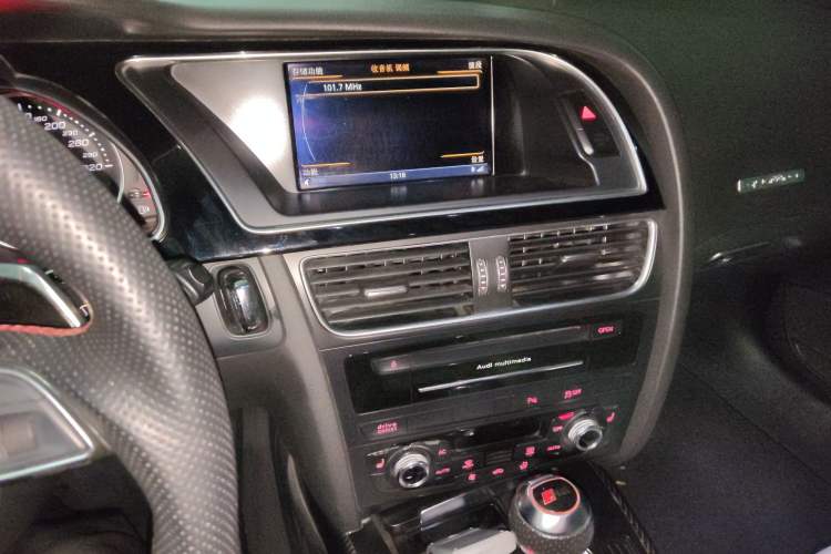 Used Audi RS 5 2013 RS 5 Cabriolet Audio And AC Panel