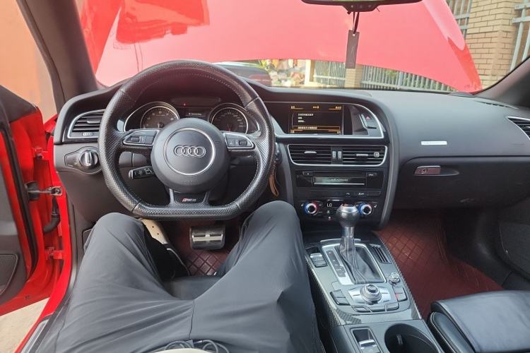 Used Audi RS 5 2013 RS 5 Cabriolet Center Console