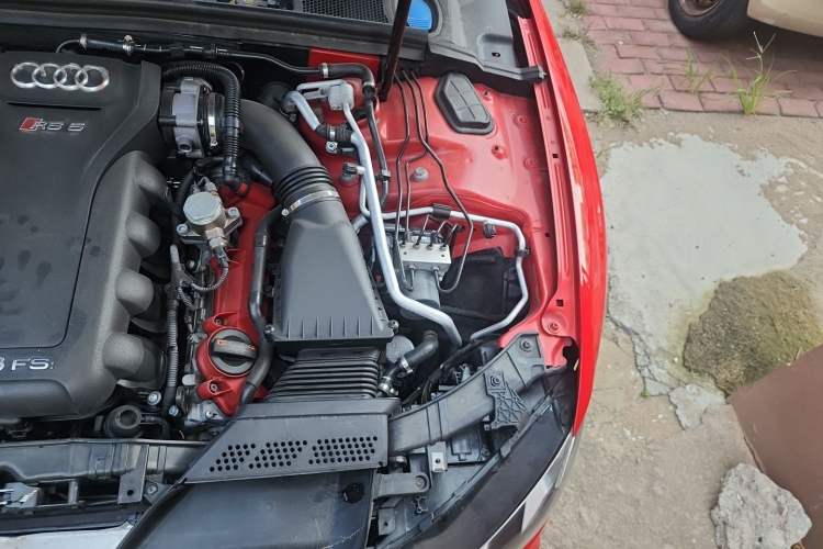 Used Audi RS 5 2013 RS 5 Cabriolet Engine Bay Left