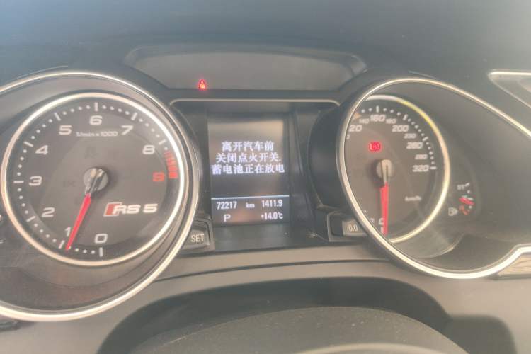 Used Audi RS 5 2013 RS 5 Cabriolet Odometer Close Up