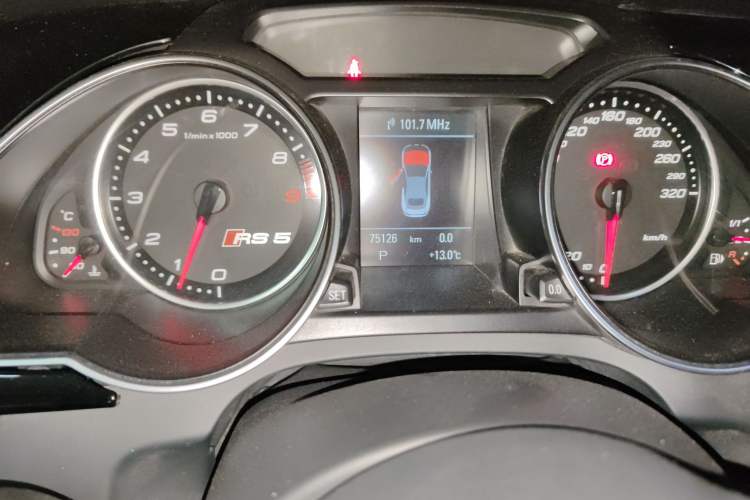 Used Audi RS 5 2013 RS 5 Cabriolet Odometer Close Up