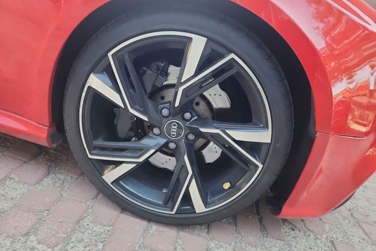 Used Audi RS 5 2013 RS 5 Cabriolet Right Front Wheel Hub