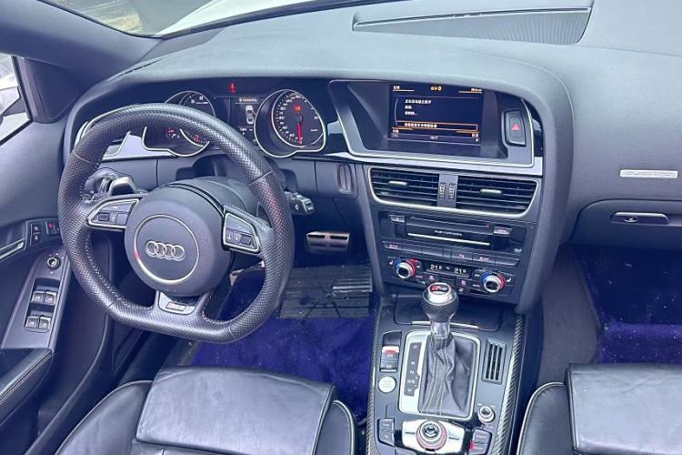 Used Audi RS 5 2013 RS 5 Cabriolet Interior 1