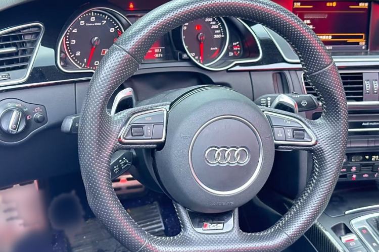 Used Audi RS 5 2013 RS 5 Cabriolet Interior 2