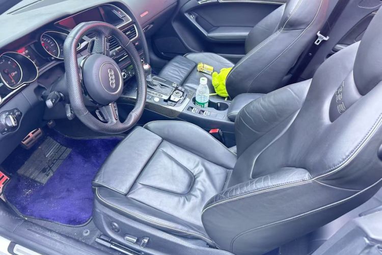 Used Audi RS 5 2013 RS 5 Cabriolet Interior 4
