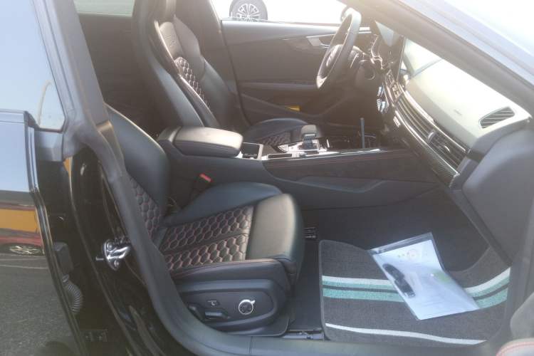 Used Audi RS 5 2021 RS 5 2.9T Sportback Dark Gold Edition Right Front Seat