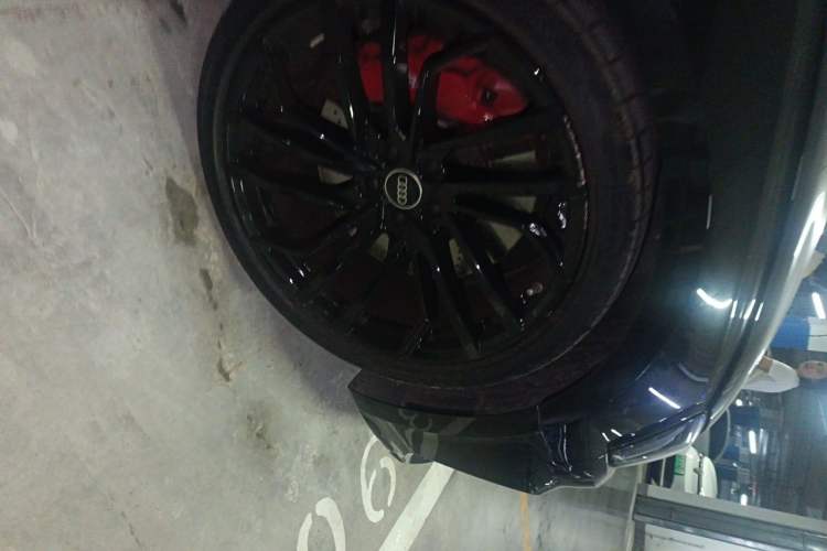 Used Audi RS 5 2021 RS 5 2.9T Sportback Obsidian Edition Right Front Wheel Hub