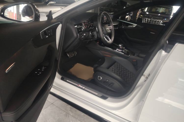 Used Audi RS 5 2021 RS 5 2.9T Sportback Dark Gold Edition Interior 3
