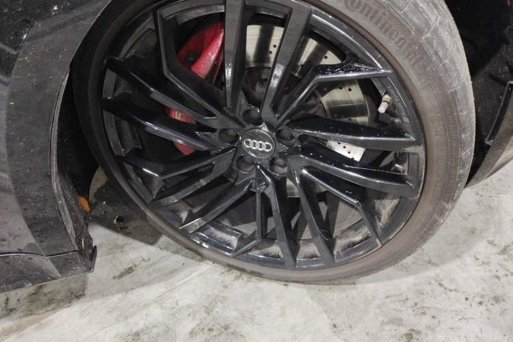 Used Audi RS 5 2022 RS 5 2.9T Sportback Obsidian Edition Right Front Wheel Hub