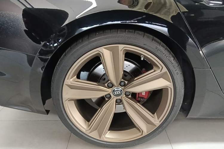 Used Audi RS 5 2022 RS 5 2.9T Sportback Dark Gold Edition Right Rear Wheel Hub