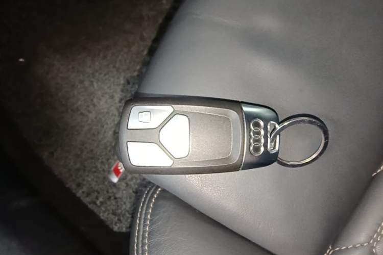 Used Audi RS 5 2022 RS 5 2.9T Sportback Dark Gold Edition Vehicle Key