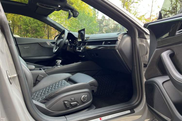 Used Audi RS 5 2022 RS 5 2.9T Sportback Dark Gold Edition Interior 4