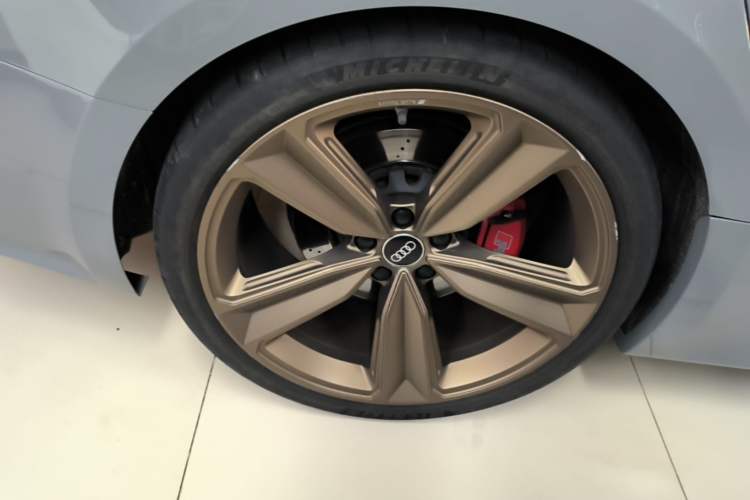 Used Audi RS 5 2022 RS 5 2.9T Sportback Dark Gold Edition Right Rear Wheel Hub