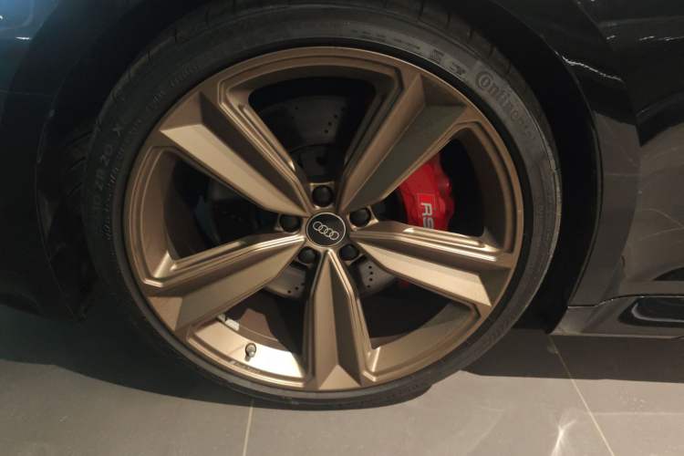 Used Audi RS 5 2023 RS 5 2.9T Sportback Dark Gold Edition Left Front Wheel Hub