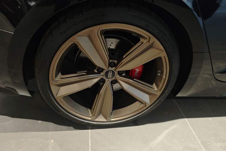 Used Audi RS 5 2023 RS 5 2.9T Sportback Dark Gold Edition Right Rear Wheel Hub
