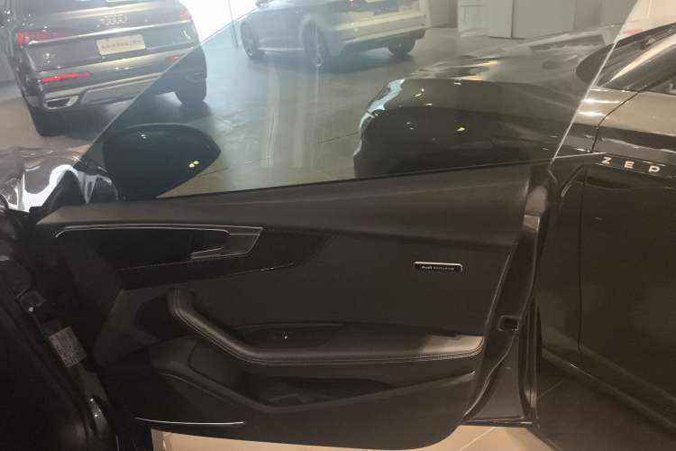 Used Audi RS 5 2023 RS 5 2.9T Sportback Dark Gold Edition Interior 5