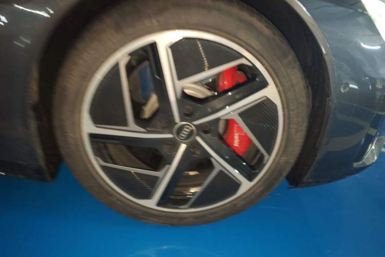 Used Audi RS e-tron GT 2023 Basic Model Right Front Wheel Hub
