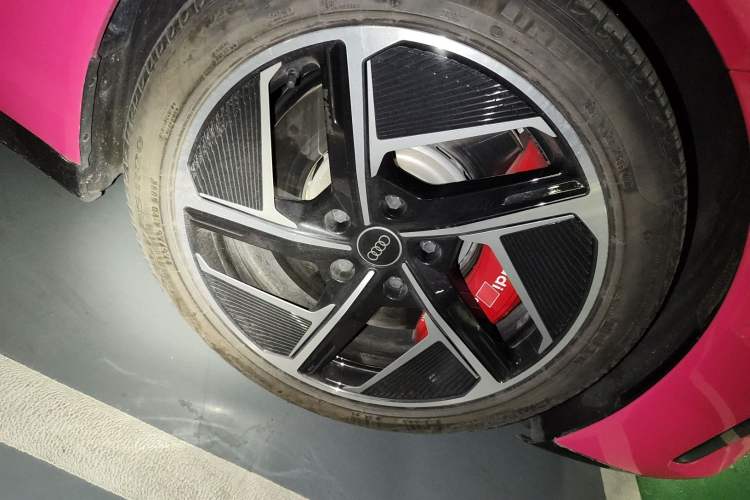 Used Audi RS e-tron GT 2023 Basic Model Right Front Wheel Hub