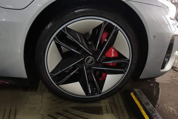 Used Audi RS e-tron GT 2023 Basic Model Right Front Wheel Hub