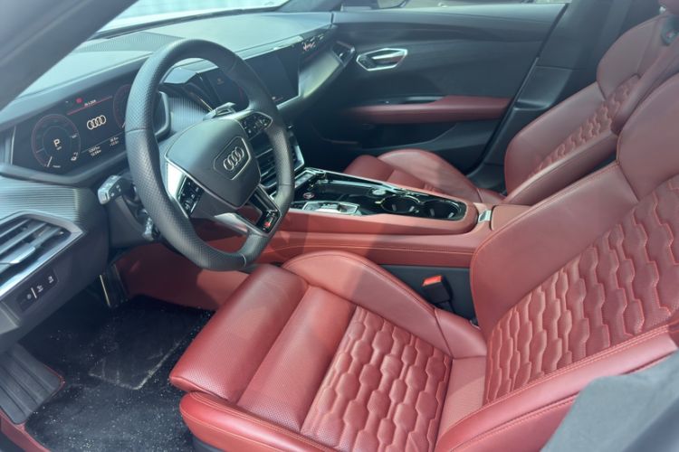 Used Audi RS e-tron GT 2023 Basic Model Interior 4