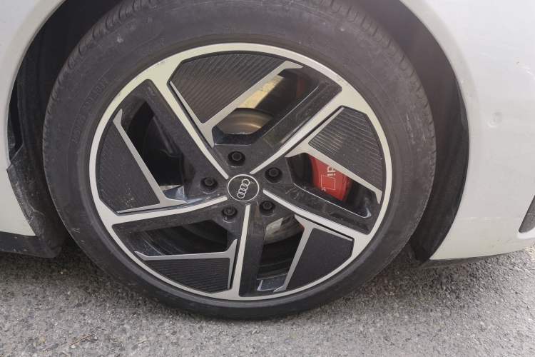 Used Audi RS e-tron GT 2023 Basic Model Right Front Wheel Hub