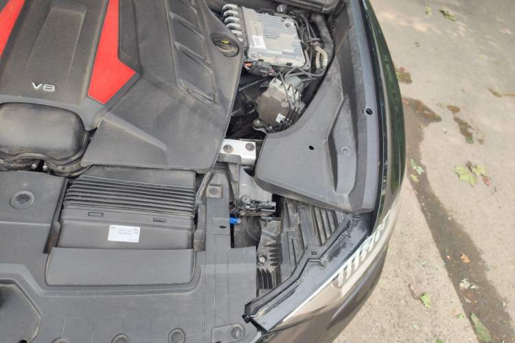 Used Audi RS Q8 2022 RS Q8 4.0T Engine Bay Left