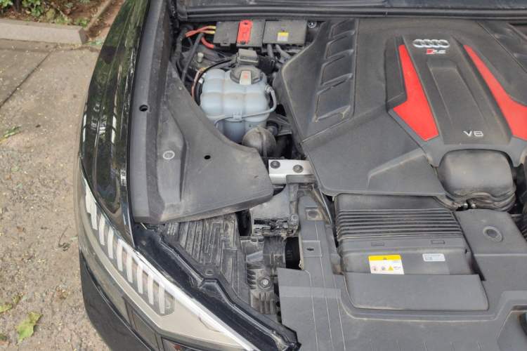 Used Audi RS Q8 2022 RS Q8 4.0T Engine Bay Right
