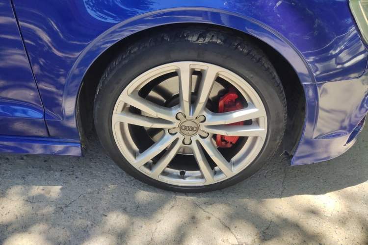 Used Audi S3 2015 S3 2.0T Limousine Right Front Wheel Hub