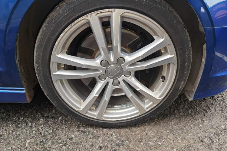 Used Audi S3 2015 S3 2.0T Limousine Right Front Wheel Hub