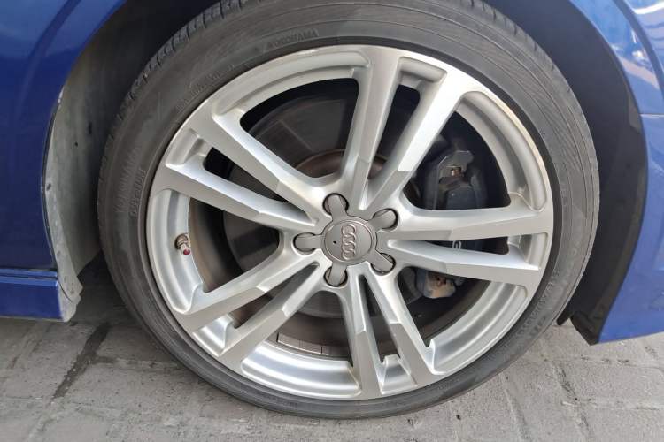 Used Audi S3 2015 S3 2.0T Limousine Right Front Wheel Hub