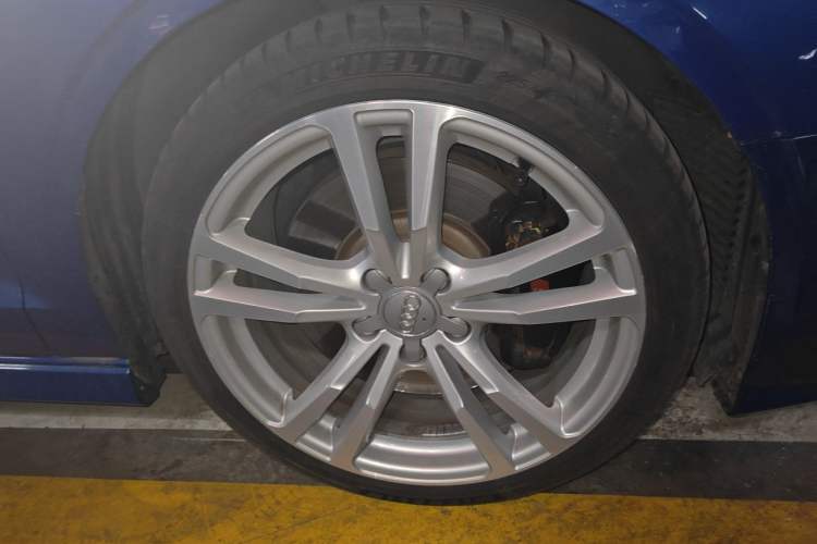 Used Audi S3 2015 S3 2.0T Limousine Right Front Wheel Hub