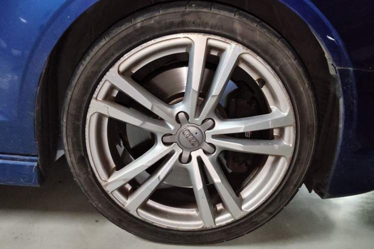 Used Audi S3 2015 S3 2.0T Limousine Right Front Wheel Hub