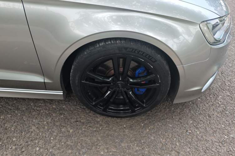 Used Audi S3 2015 S3 2.0T Limousine Right Front Wheel Hub