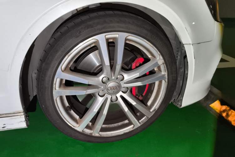 Used Audi S3 2015 S3 2.0T Limousine Right Front Wheel Hub