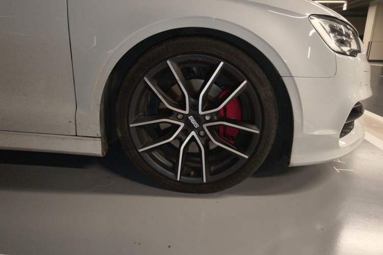 Used Audi S3 2015 S3 2.0T Limousine Right Front Wheel Hub