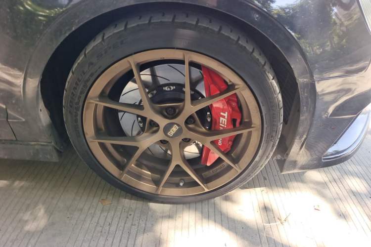 Used Audi S3 2017 Year Restyled S3 2.0T Limousine Right Front Wheel Hub