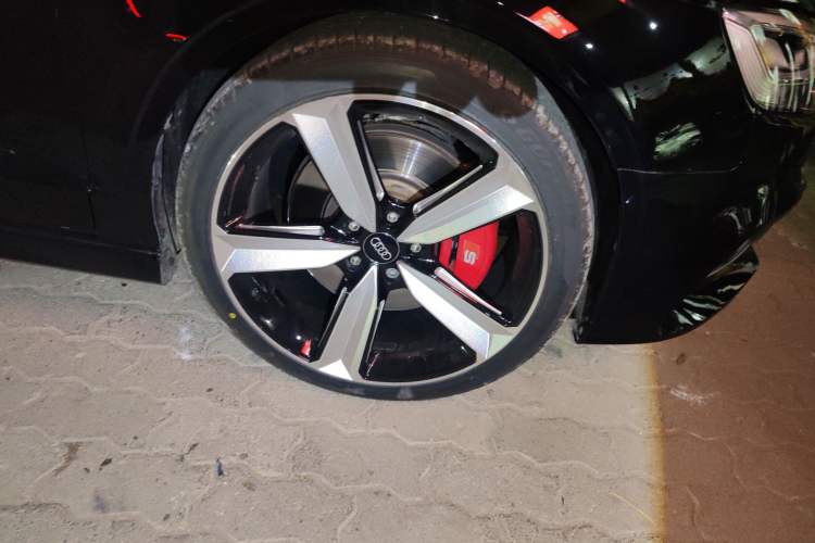 Used Audi S3 2017 Year Restyled S3 2.0T Limousine Right Front Wheel Hub