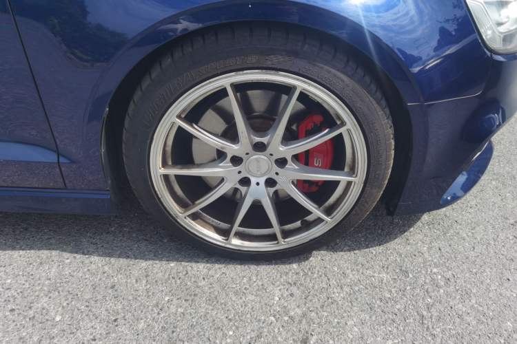 Used Audi S3 2017 Year Restyled S3 2.0T Limousine Right Front Wheel Hub