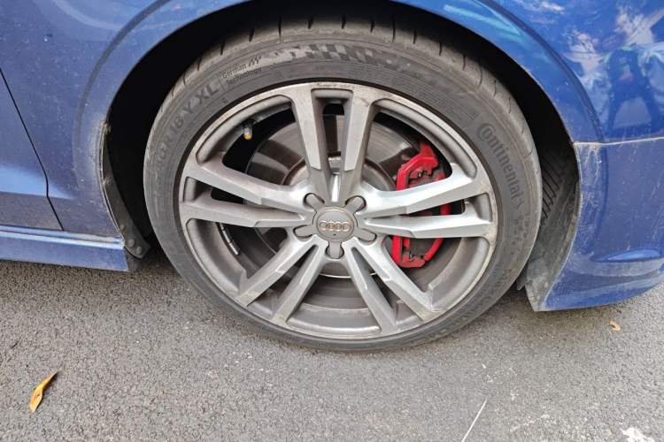 Used Audi S3 2017 S3 2.0T Limousine Right Front Wheel Hub