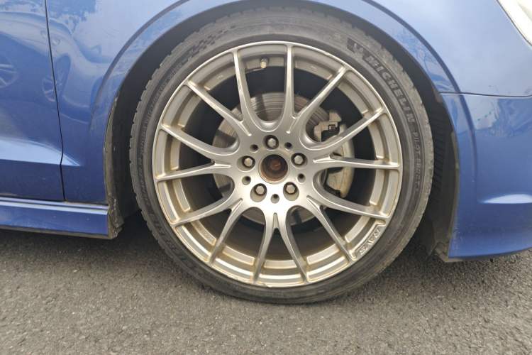 Used Audi S3 2017 S3 2.0T Limousine Right Front Wheel Hub