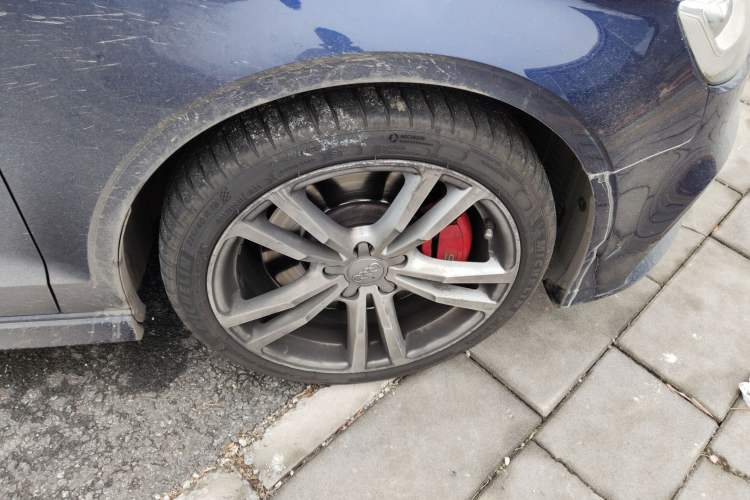 Used Audi S3 2017 Year Restyled S3 2.0T Limousine Right Front Wheel Hub