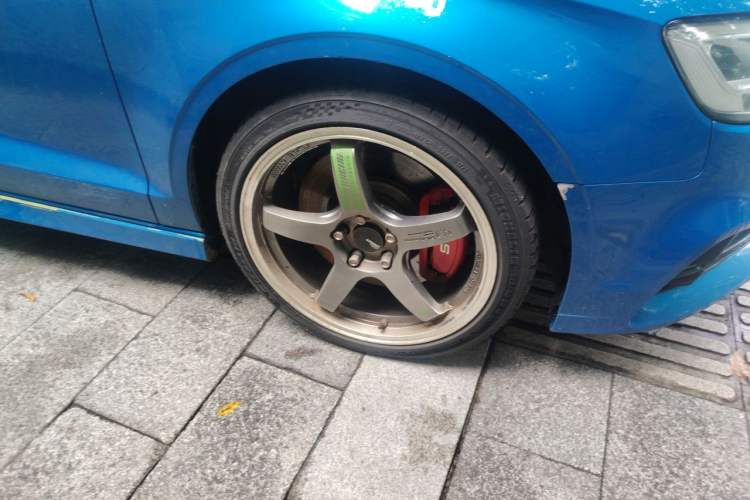 Used Audi S3 2017 Year Restyled S3 2.0T Limousine Right Front Wheel Hub