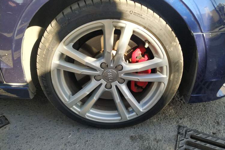 Used Audi S3 2017 Year Restyled S3 2.0T Limousine Right Front Wheel Hub