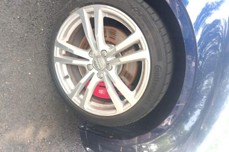 Used Audi S3 2017 Year Restyled S3 2.0T Limousine Right Front Wheel Hub