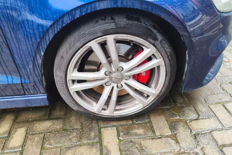 Used Audi S3 2017 Year Restyled S3 2.0T Limousine Right Front Wheel Hub