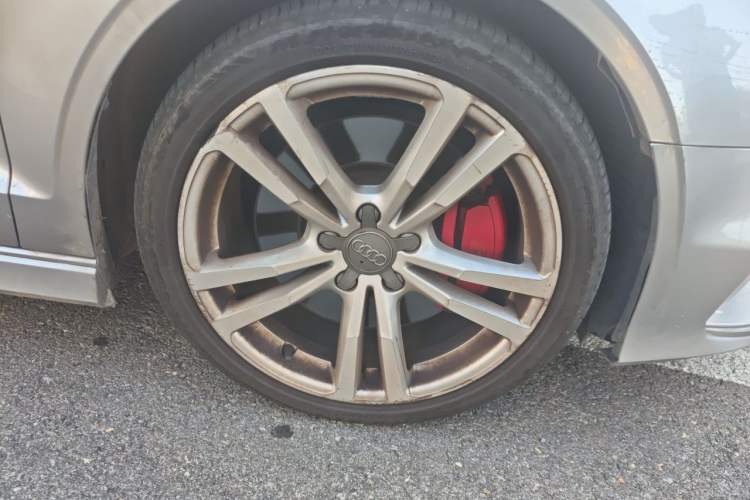 Used Audi S3 2017 Year Restyled S3 2.0T Limousine Right Front Wheel Hub