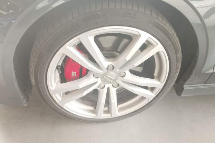 Used Audi S3 2017 Year Restyled S3 2.0T Limousine Left Front Wheel Hub