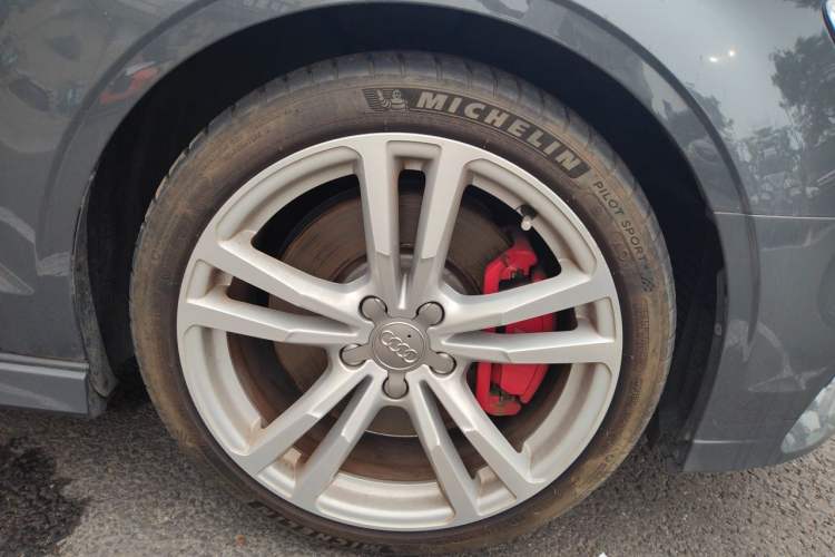 Used Audi S3 2017 Year Restyled S3 2.0T Limousine Right Front Wheel Hub